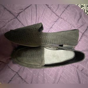 10 wide black lace loafers